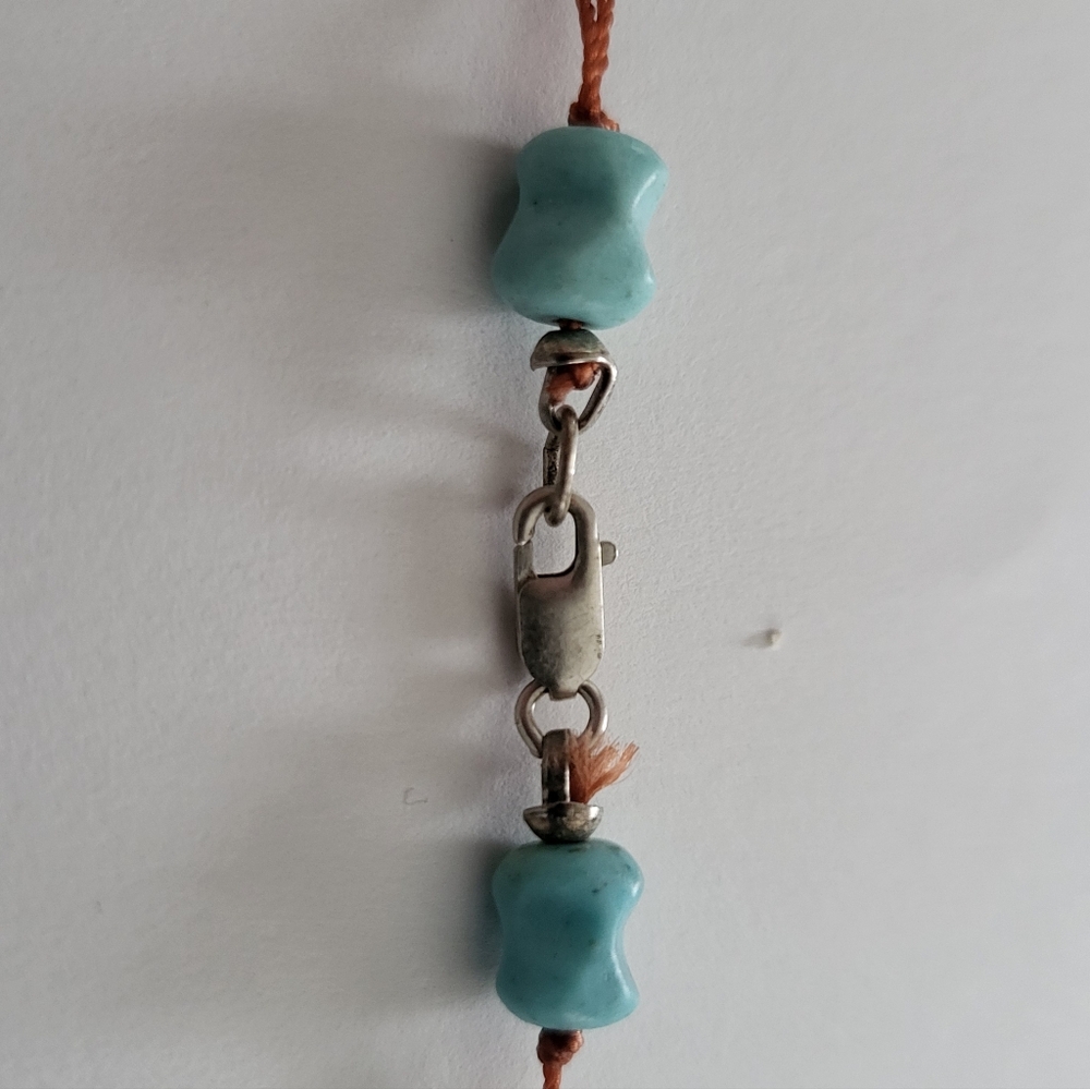 Necklace featuring turquoise nugget beads wth silver clasp. - Picture 4 of 7